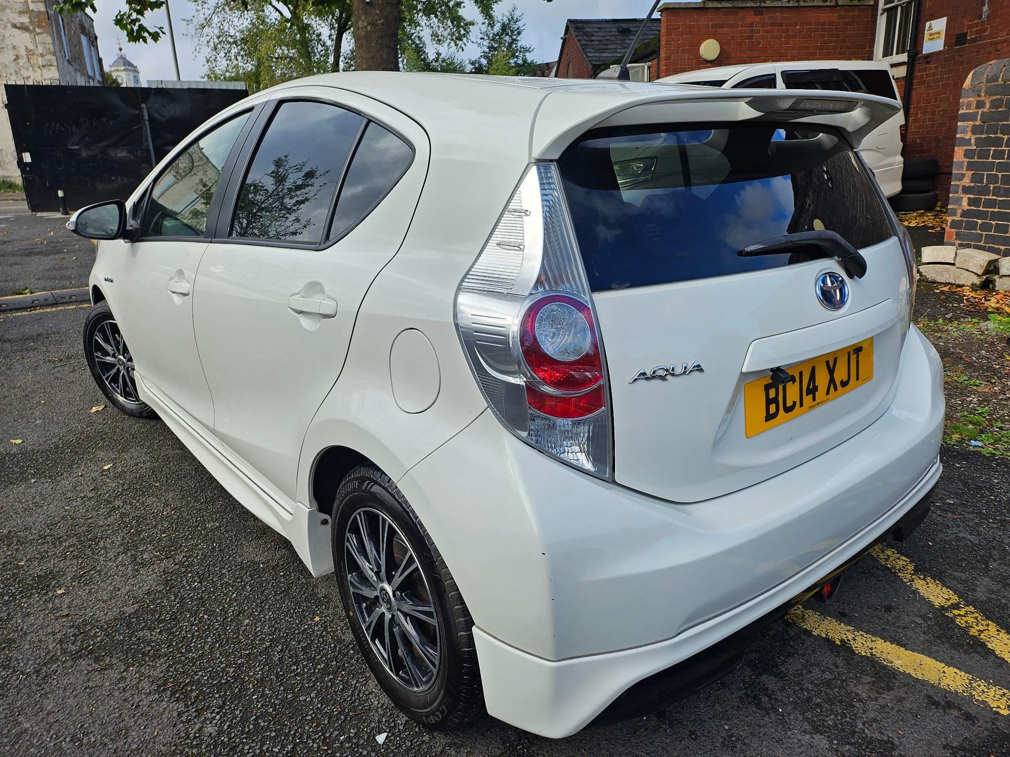 Toyota Aqua - 1.5 Hybrid VVh-T CVT Image